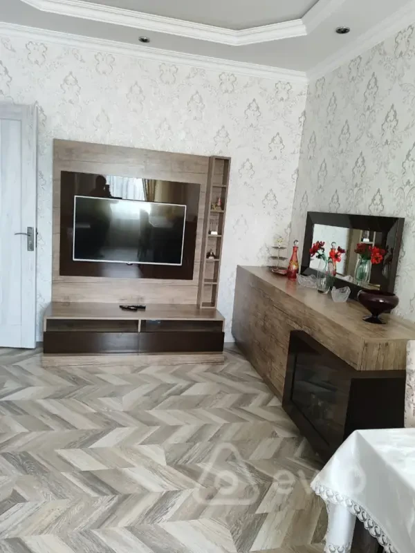 Kirayə verilir 2 otaqlı köhnə tikili 55 m²