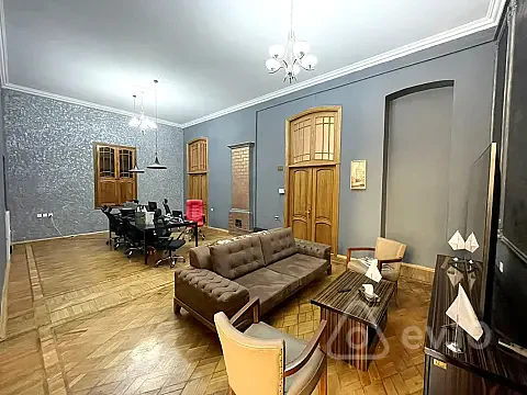 Satılır 4 otaqlı köhnə tikili 200 m² — Bakı, Səbail 4 otaq 200.00 m²