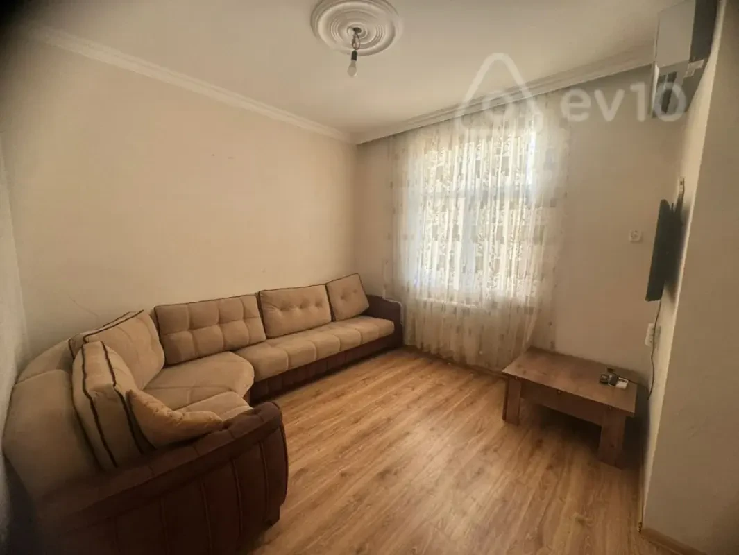 Kirayə verilir 2 otaqlı köhnə tikili 50 m²