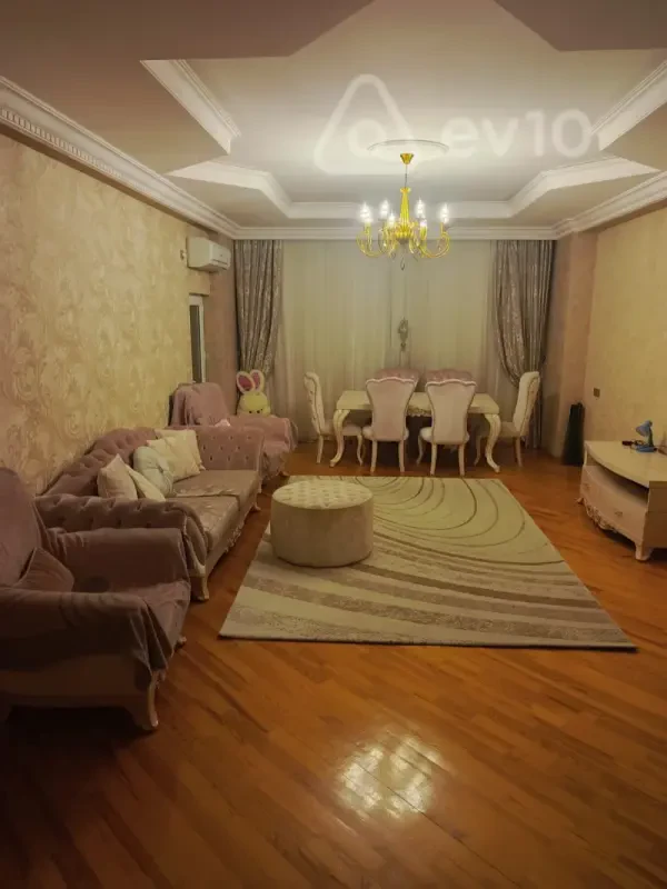 Kirayə verilir 3 otaqlı yeni tikili 140 m²