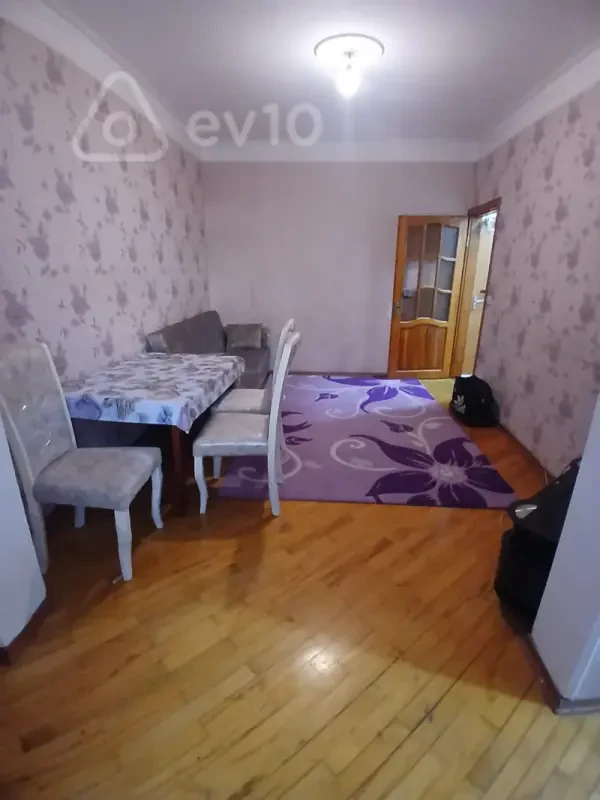 Kirayə verilir 2 otaqlı köhnə tikili 50 m²