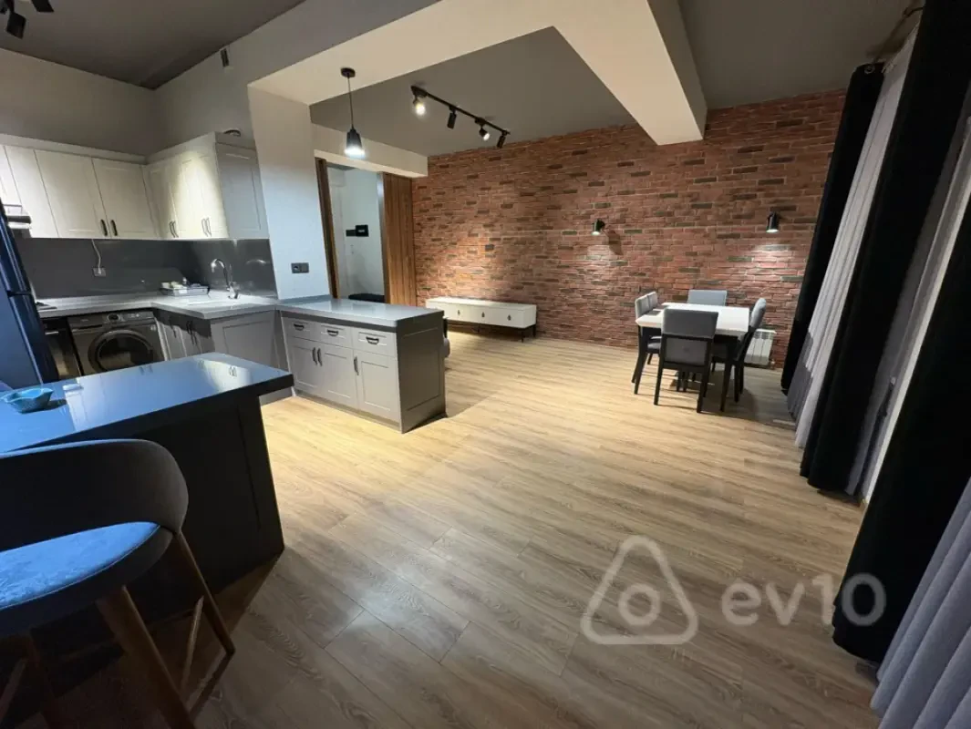 Kirayə verilir 3 otaqlı yeni tikili 130 m²