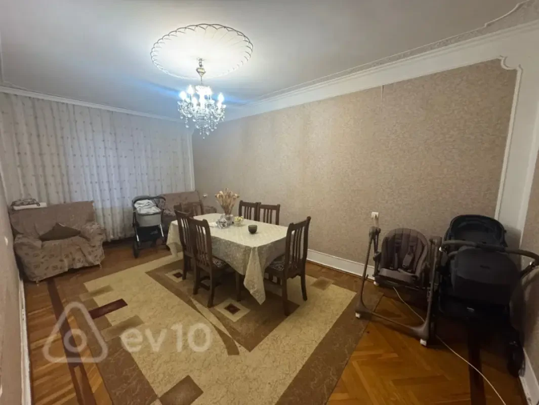 Satılır 4 otaqlı köhnə tikili 100 m²