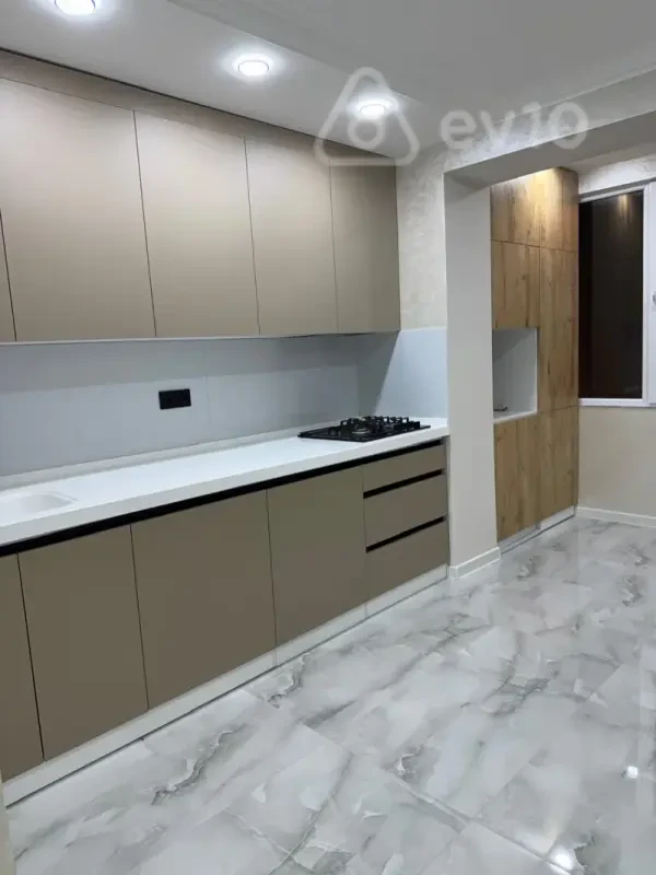 Satılır 3 otaqlı köhnə tikili 75 m²