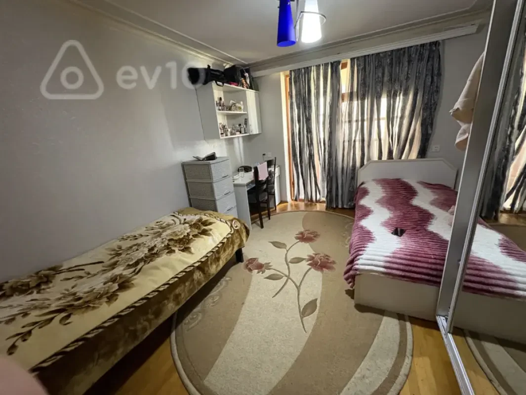 Kirayə verilir 3 otaqlı köhnə tikili 70 m²