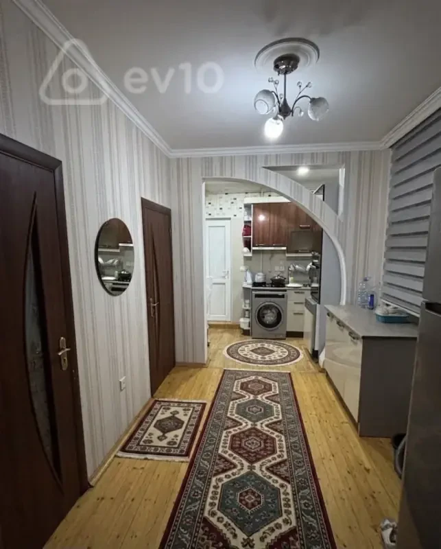 Kirayə verilir 2 otaqlı köhnə tikili 60 m²