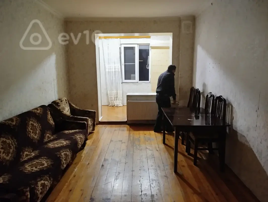 Kirayə verilir 2 otaqlı köhnə tikili 50 m²
