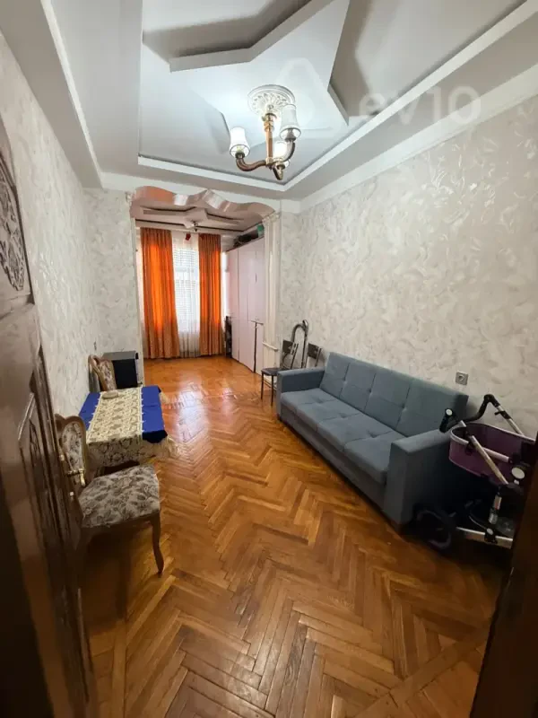 Kirayə verilir 3 otaqlı köhnə tikili 105 m²