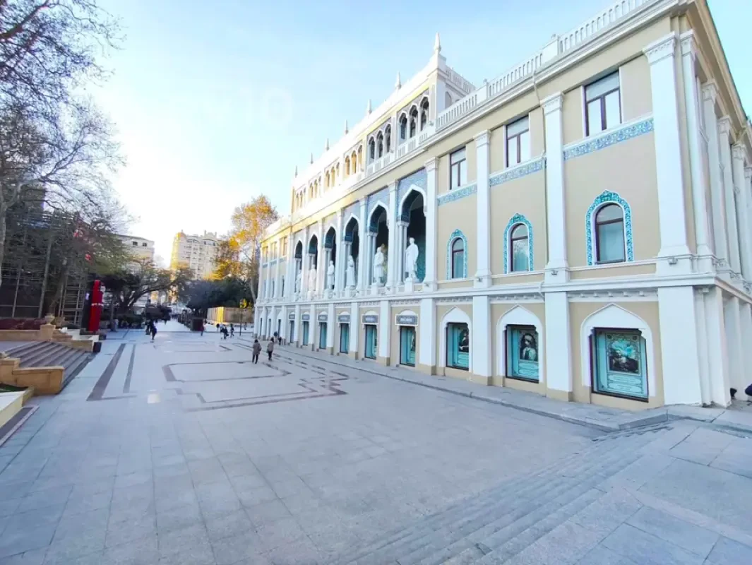 Kirayə verilir 2 otaqlı köhnə tikili 80 m²