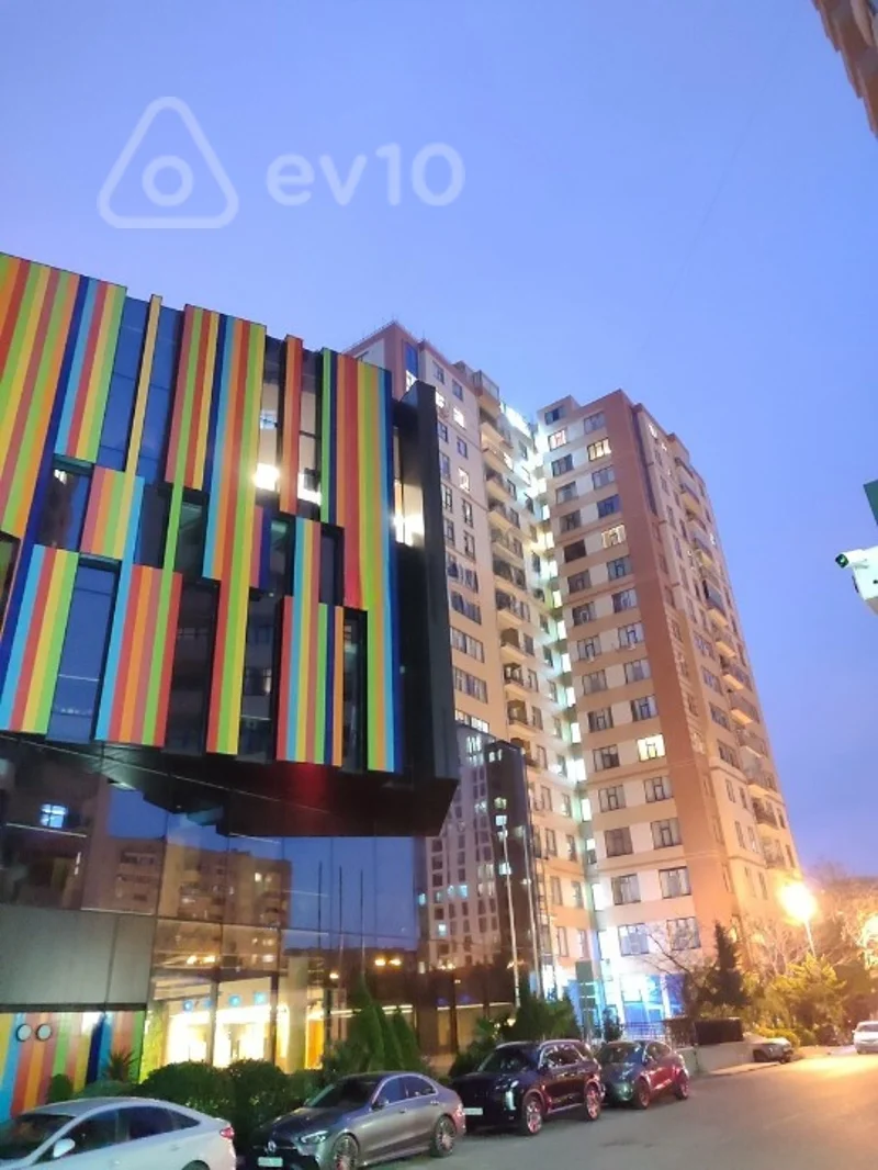 Satılır 4 otaqlı yeni tikili 165 m²