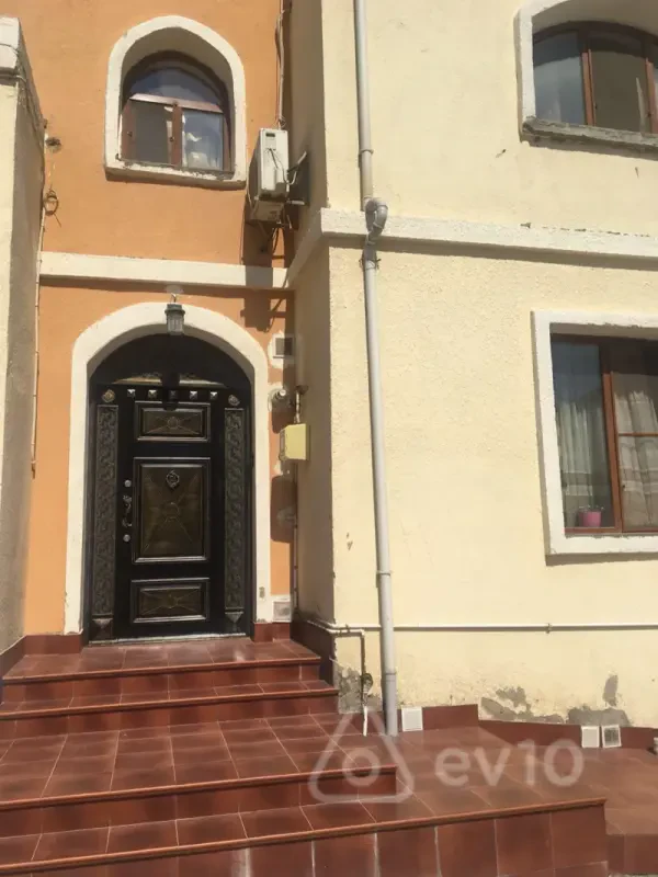Kirayə verilir 6 otaqlı həyət evi 200 m²