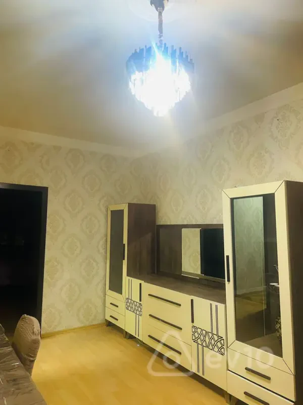 Kirayə verilir 2 otaqlı köhnə tikili 50 m²