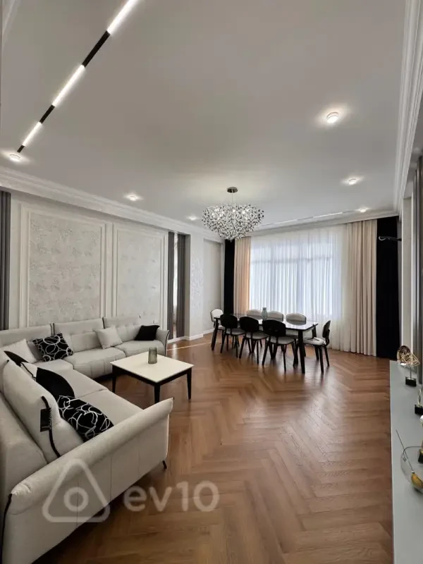 Kirayə verilir 3 otaqlı yeni tikili 130 m²
