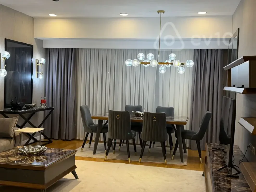 Kirayə verilir 4 otaqlı yeni tikili 200 m²