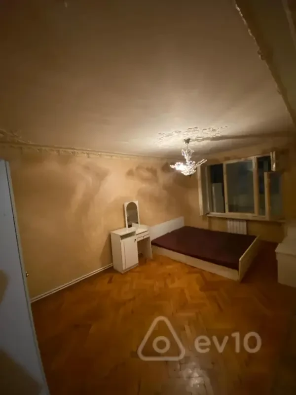 Kirayə verilir 3 otaqlı köhnə tikili 70 m²