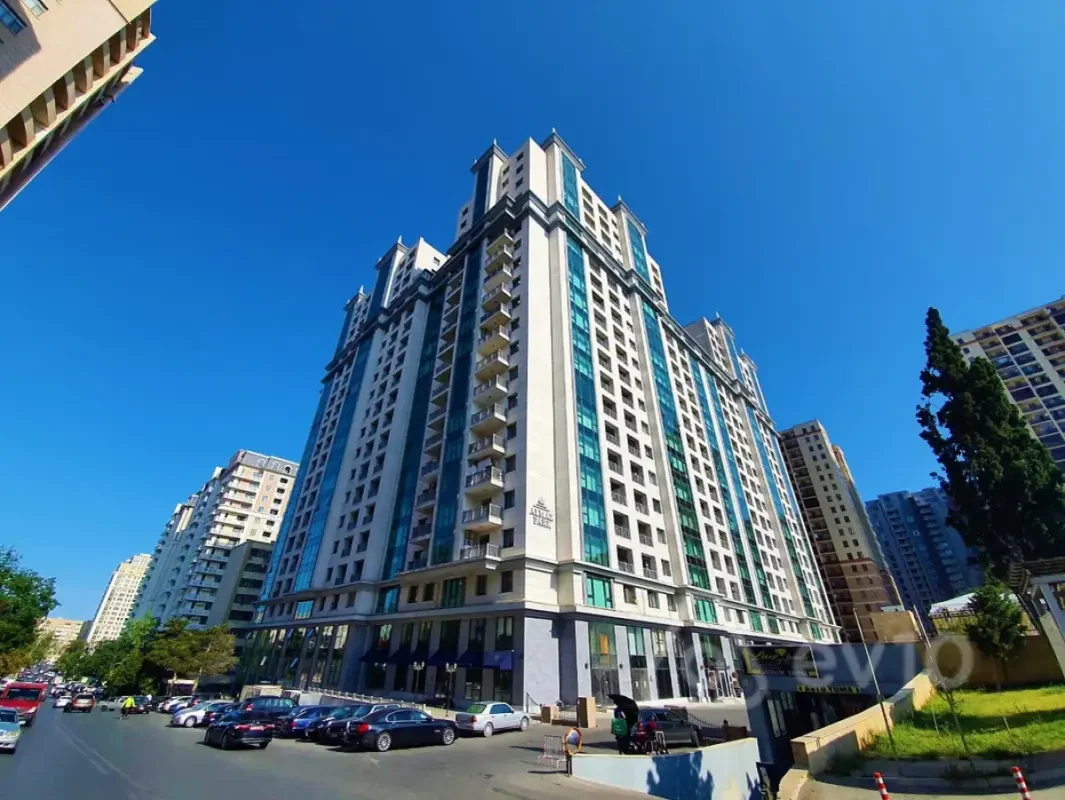 Kirayə verilir 3 otaqlı yeni tikili 145 m²