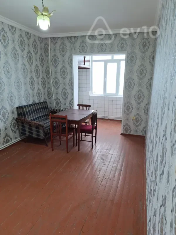 Kirayə verilir 2 otaqlı köhnə tikili 55 m²