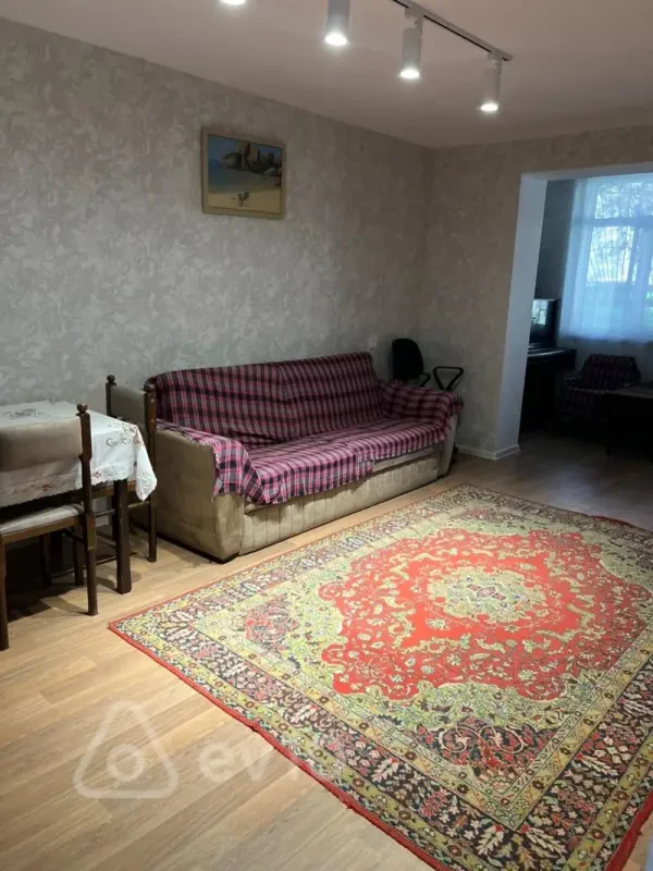 Kirayə verilir 3 otaqlı köhnə tikili 60 m²