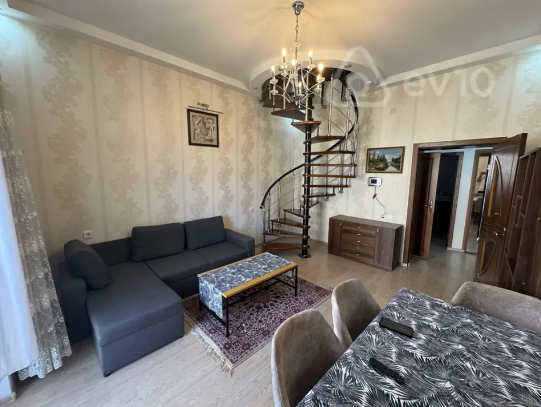 Kirayə verilir 2 otaqlı köhnə tikili 80 m²