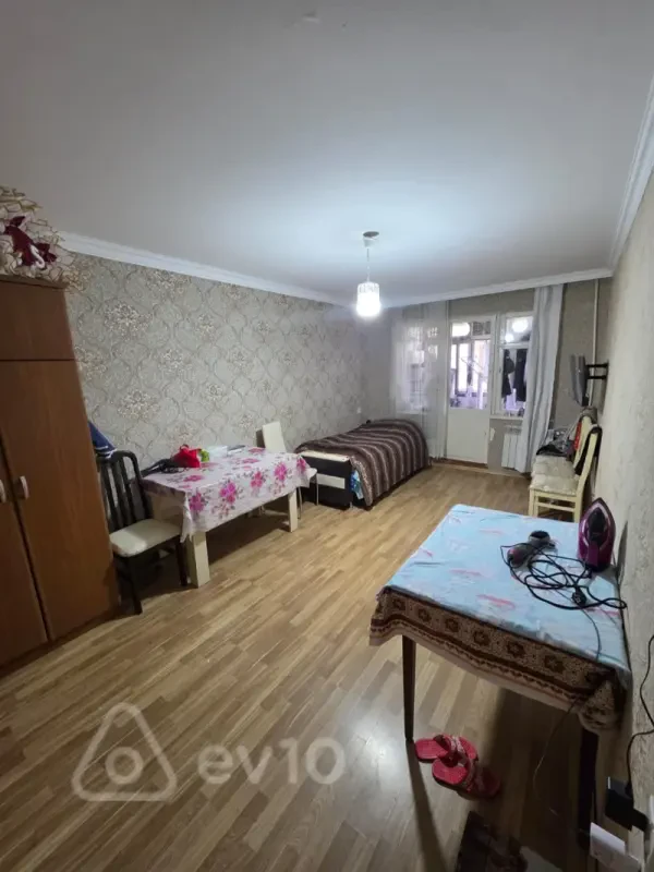 Kirayə verilir 2 otaqlı köhnə tikili 60 m²