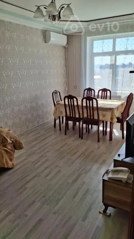 Kirayə verilir 21 otaqlı köhnə tikili 60 m²