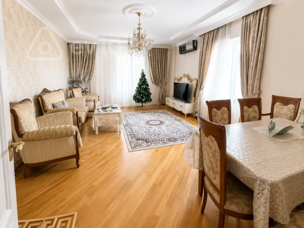 Kirayə verilir 3 otaqlı yeni tikili 130 m²