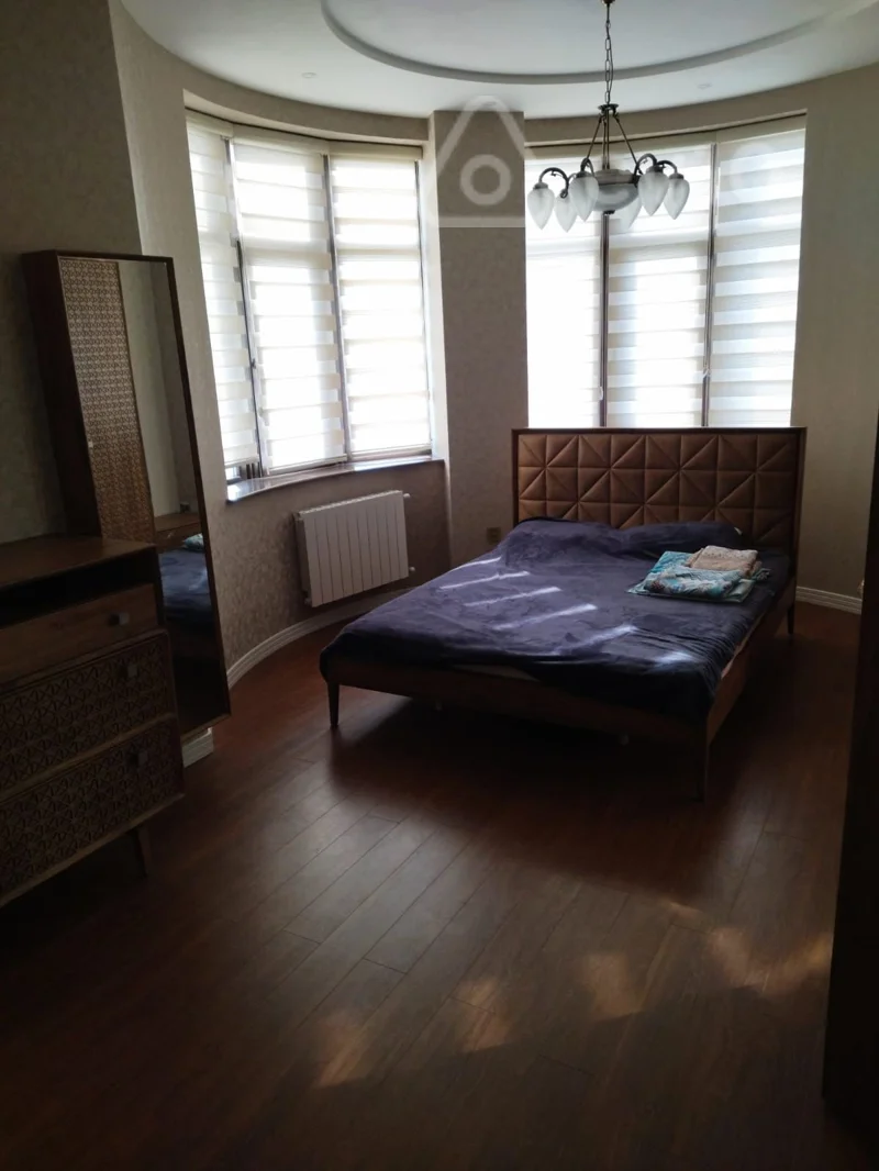 Kirayə verilir 3 otaqlı yeni tikili 120 m²