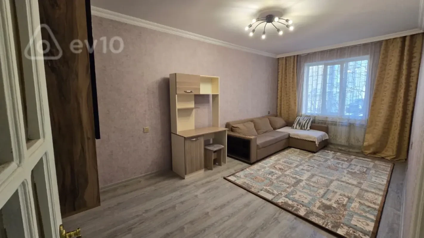 Kirayə verilir 2 otaqlı köhnə tikili 65 m²