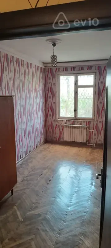 Kirayə verilir 2 otaqlı köhnə tikili 50 m²