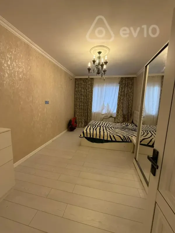 Kirayə verilir 2 otaqlı köhnə tikili 55 m²
