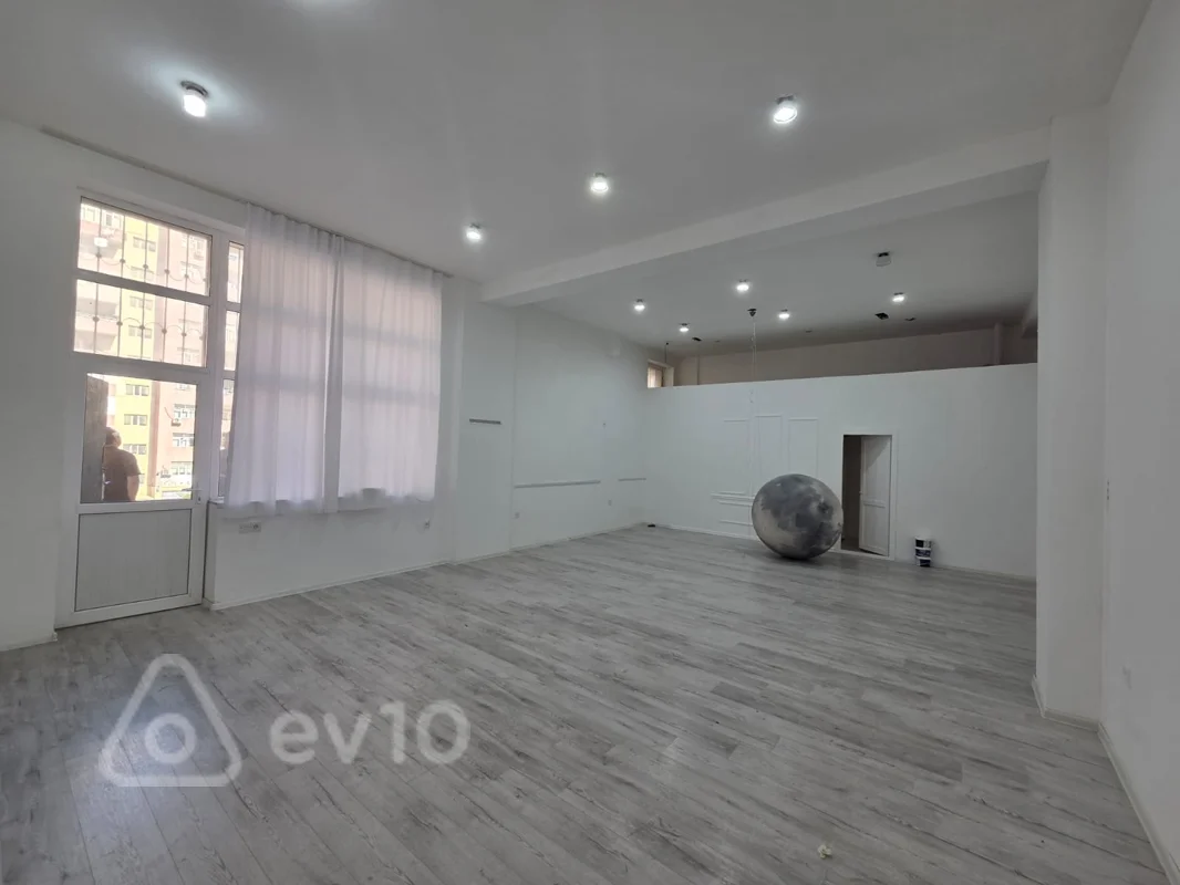 Kirayə verilir 3 otaqlı ofis 120 m²
