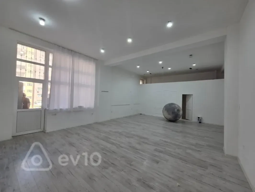 Kirayə verilir 3 otaqlı ofis 120 m²