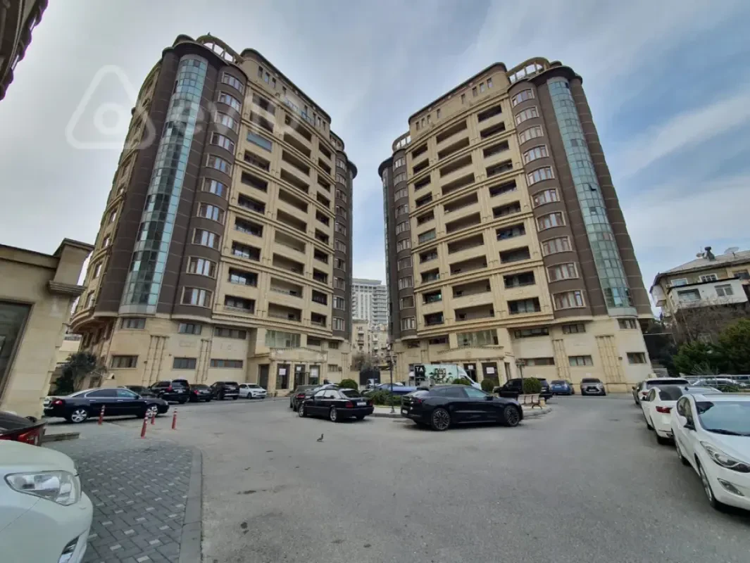 Kirayə verilir 4 otaqlı yeni tikili 200 m²
