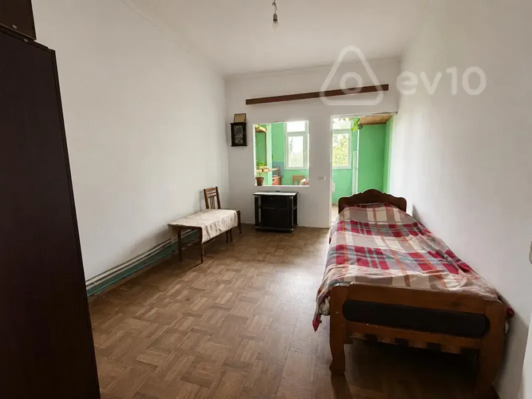 Satılır 1 otaqlı köhnə tikili 38 m²