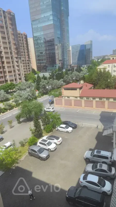 Satılır 4 otaqlı köhnə tikili 90 m²