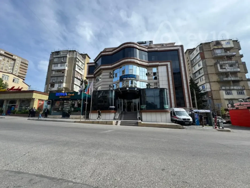 Satılır 2 otaqlı köhnə tikili 65 m²