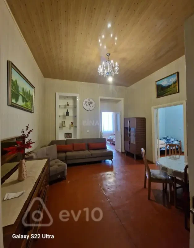 Kirayə verilir 4 otaqlı köhnə tikili 85 m²