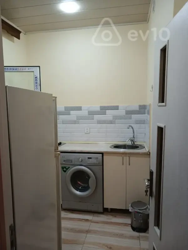 Kirayə verilir 1 otaqlı köhnə tikili 35 m²