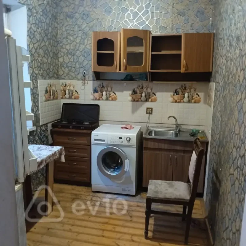 Kirayə verilir 2 otaqlı köhnə tikili 55 m²