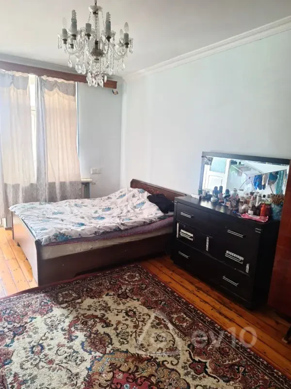 Kirayə verilir 3 otaqlı köhnə tikili 85 m²