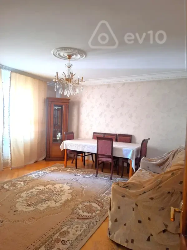 Kirayə verilir 3 otaqlı köhnə tikili 90 m²