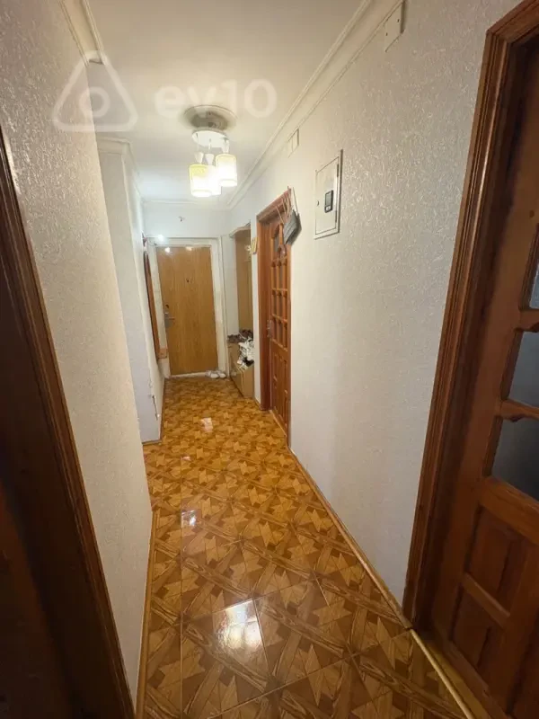 Kirayə verilir 3 otaqlı köhnə tikili 90 m²