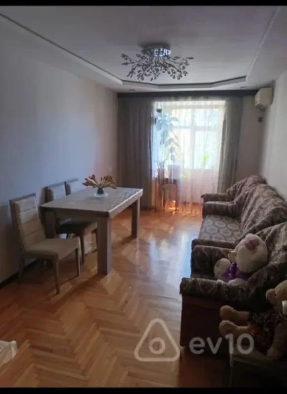 Satılır 3 otaqlı köhnə tikili 70 m²
