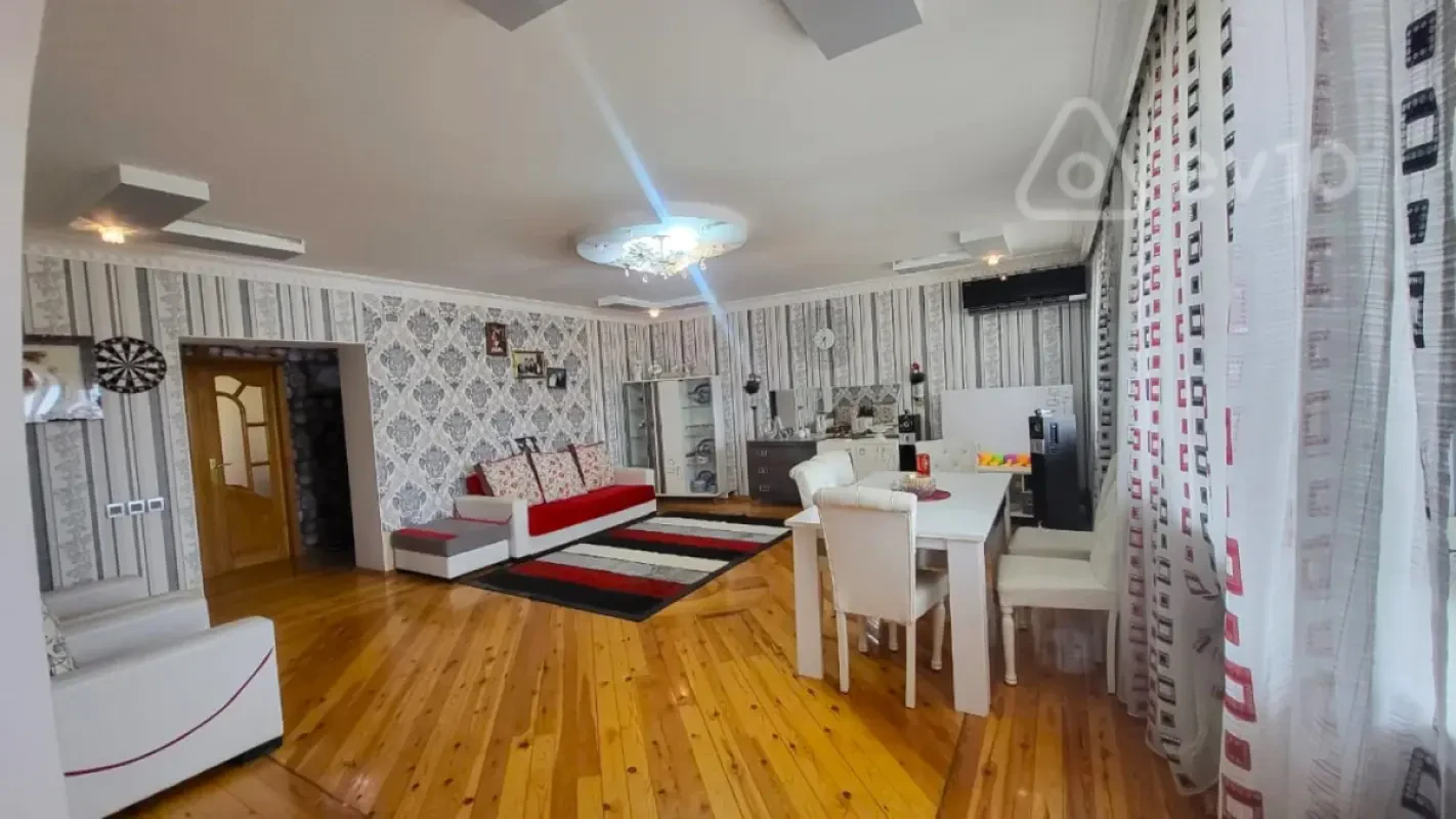Satılır 4 otaqlı köhnə tikili 120 m²