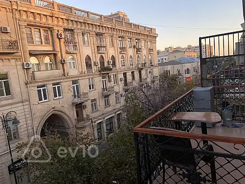 Kirayə verilir 1 otaqlı köhnə tikili 33 m² — Bakı, Səbail 1 otaq 33.00 m²