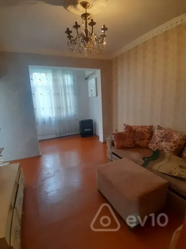 Kirayə verilir 2 otaqlı köhnə tikili 65 m²