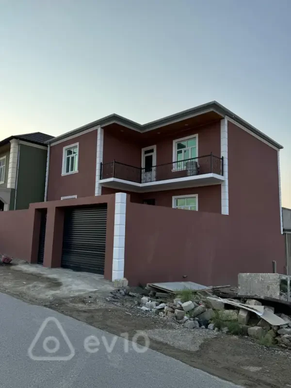 Satılır 6 otaqlı həyət evi 180 m²