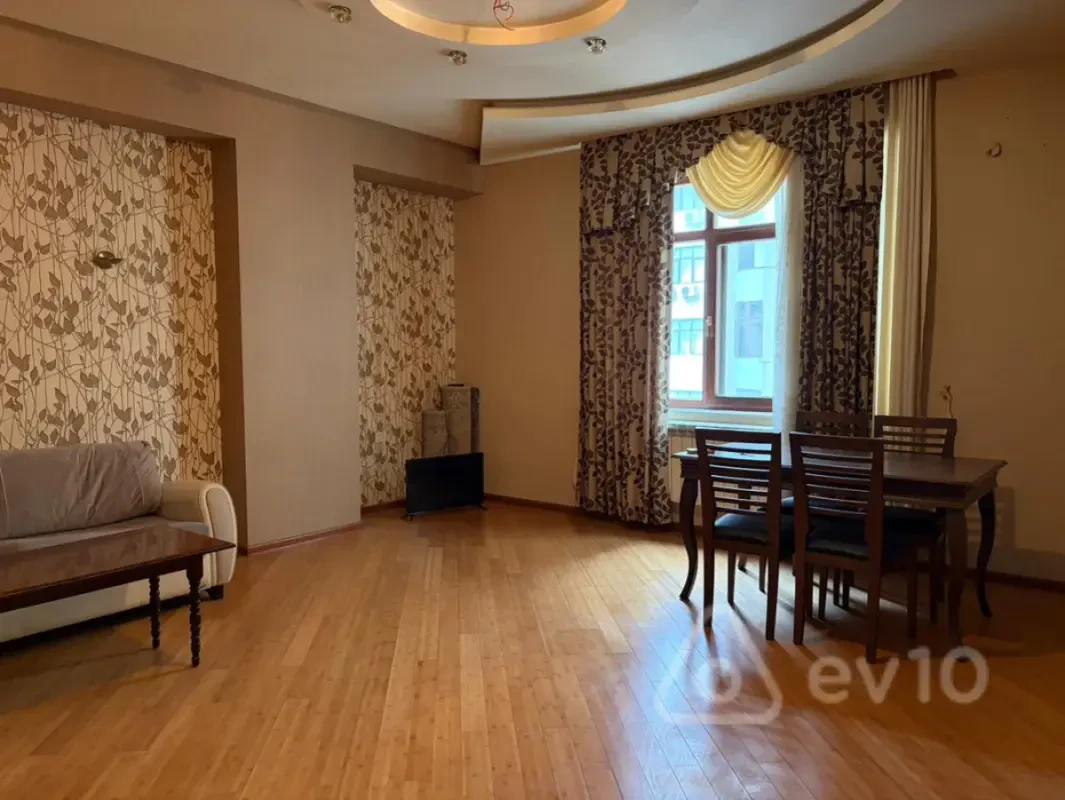 Kirayə verilir 3 otaqlı yeni tikili 150 m²