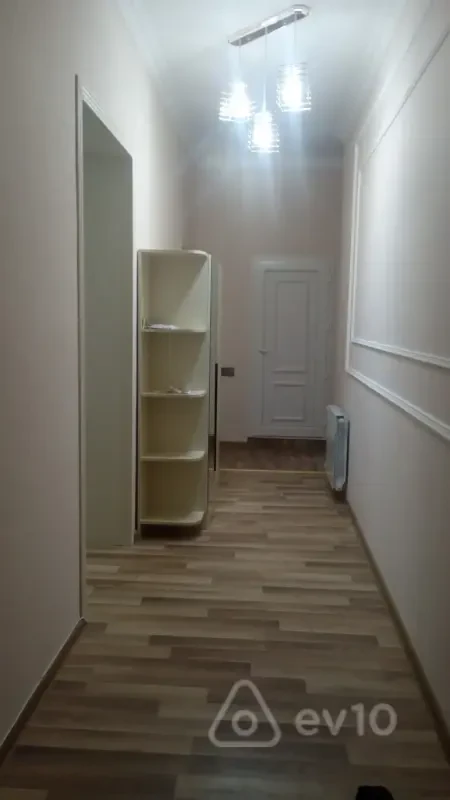Kirayə verilir 3 otaqlı köhnə tikili 70 m²