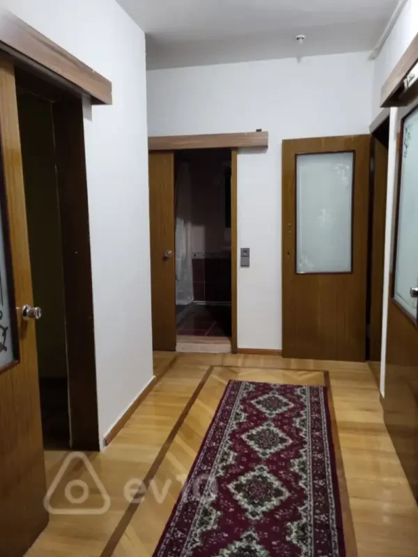 Satılır 3 otaqlı köhnə tikili 92 m²